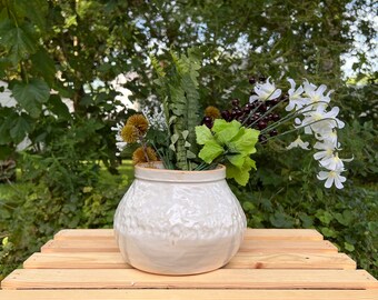 Cloud belly texture pot