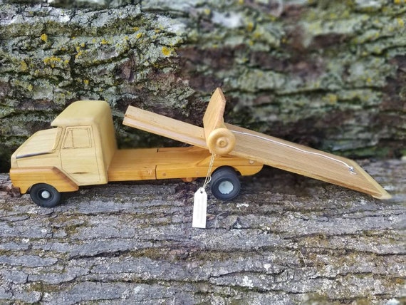 toy rollback tow truck
