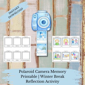 Op de afbeelding: Een blauwe Polaroid camera geheugen print in aquarel stijl met winter thema afbeeldingen. De print bevat ruimtes voor foto's en de tekst "Vrienden", "Herinnering", "Winterpret", "#1 maaltijd", "Familie" en "Favoriete Dessert".