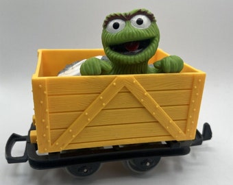 Vintage RARE Sesame Street MUPPETS Oscar the Grouch 6" Plastic Train Car Toy