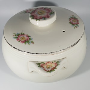 Vintage Hall&#39;s Superior Kitchenware Covered Casserole Dish, Rose White