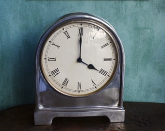 Orologio da tavolo in alluminio, orologio da scrivania in metallo vintage, orologio vintage in alluminio, orologio a batteria AA, orologio da tavolo in metallo, orologio minimo, arredamento ufficio