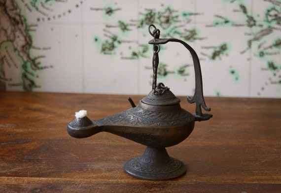 Oriental Home D cor Genie Lamp Aladdin Antique Lamp Oil Lamp