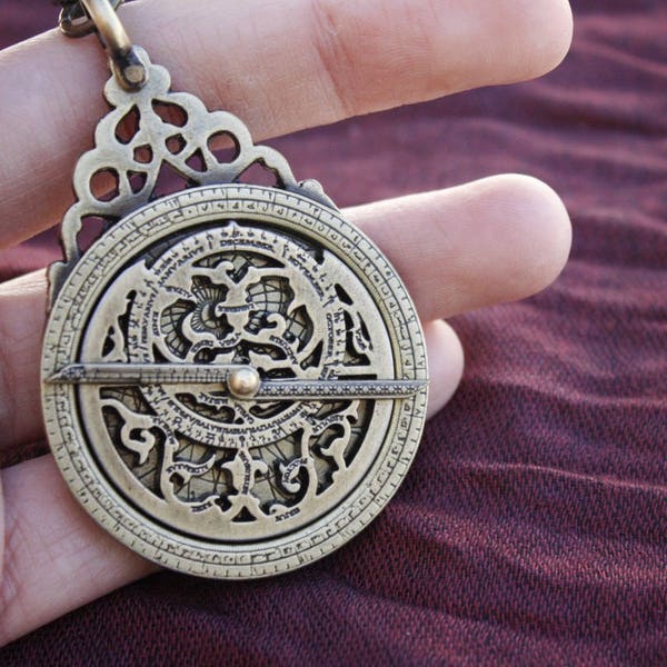 Porte-clés astrolabe arabe, astrolabe oriental, astronomie, navigation, Astrolabio, miniature, style antique, astronomie islamique, pour lui, pour elle