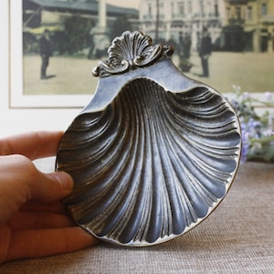 Beautiful Brass Shell Shape Ashtray, Vintage Bronze Shell Bowl, Shell Figurine, Scallop Astray, Home Decoration, Smoker Gift, Ashtray Unique