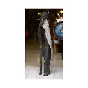 Lange houten Afrikaanse man sculptuur, Afrikaanse Aboriginal houten standbeeld, Afrikaanse kunst, Benin Afrika, Man Beeldje, Folklore Kunst, Houtsnijwerk