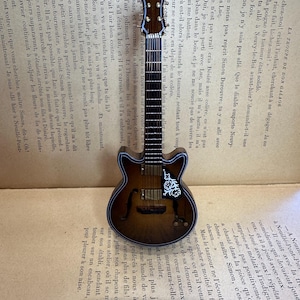 Electric Guitar Miniature, Guitar Miniatoure, Musical instrument Miniature, Electric guitar with Case