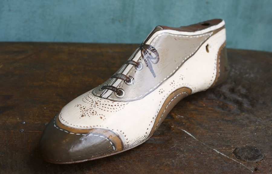 Zapato auténtico pintado a mano último, pintura de zapatos de hombre, zapato pintado Zapateros último, forma de zapato de madera vintage, forma de zap