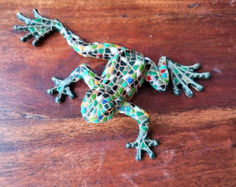 Kikkerbeeldje, mozaïekkunst, kikkerminiatuur, mozaïekstijl, kikkersculptuur, handgeschilderde sculptuur