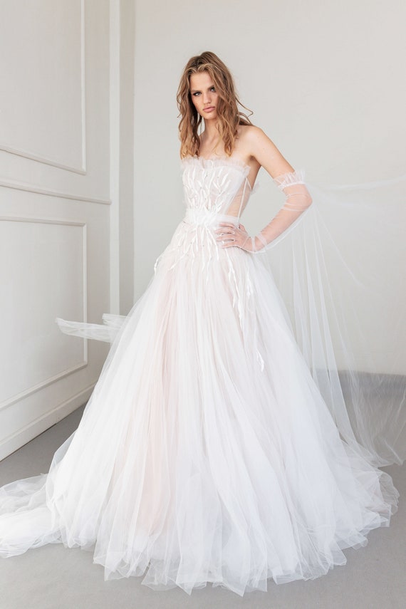 Wedding dress puffy skirt top