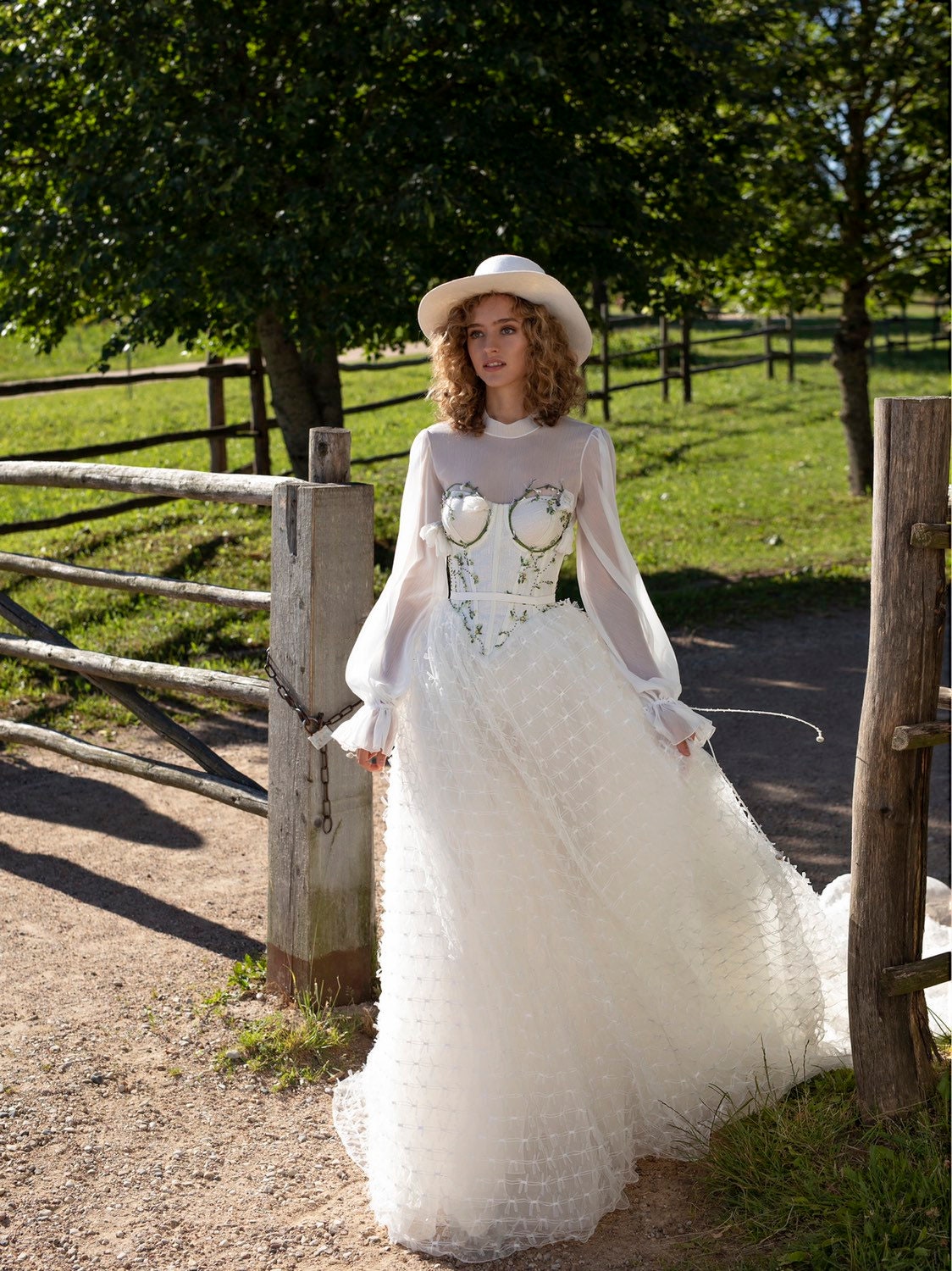 Wedding Dress LINNET With Long Train 