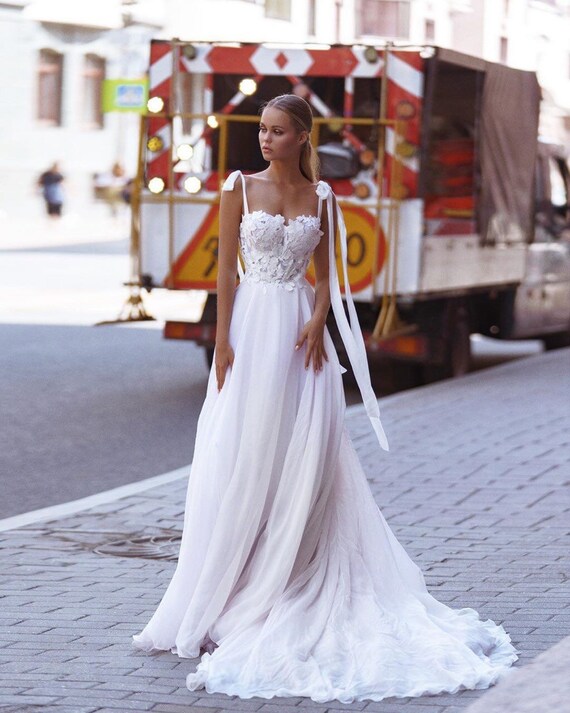 Flamingo clearance wedding dress
