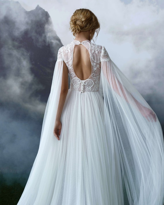 Vestido de novia A-line VILLANEL con alas largas de - Etsy España Vestido de novia A-line VILLANEL con alas largas de - Etsy España