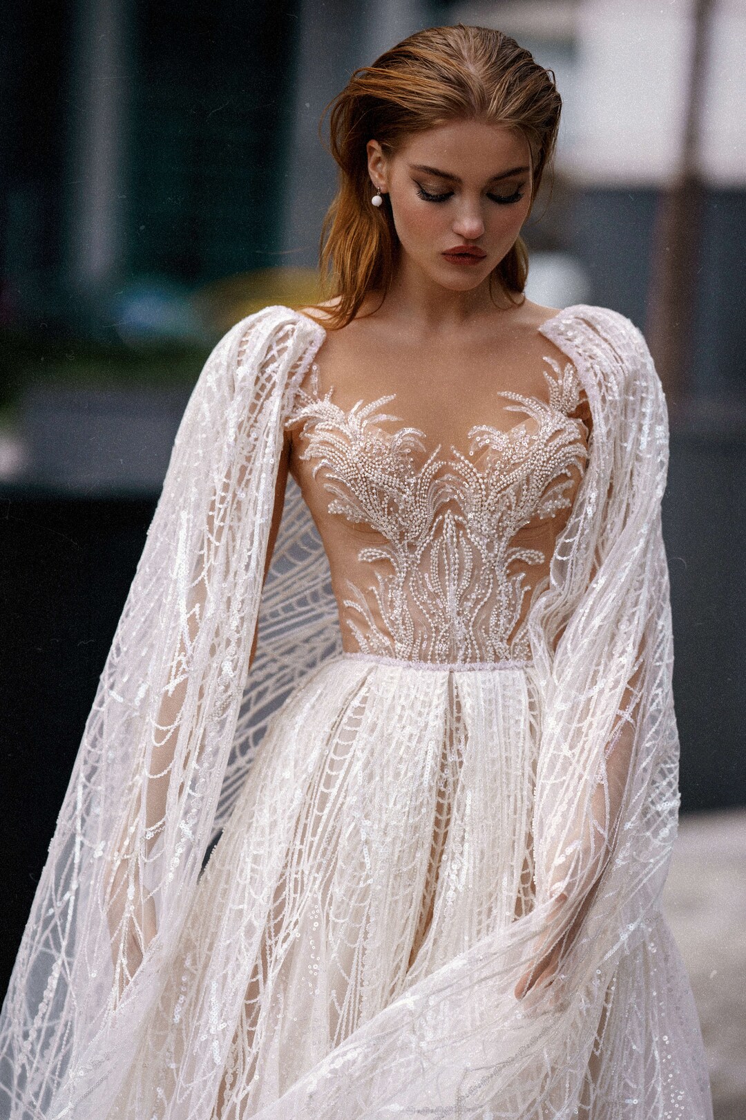 Aline Backless Wedding Dress KINDIA With Wing Sleeves and Long Train