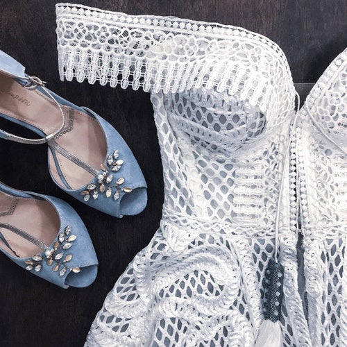 Lace wedding dress Fili with long train