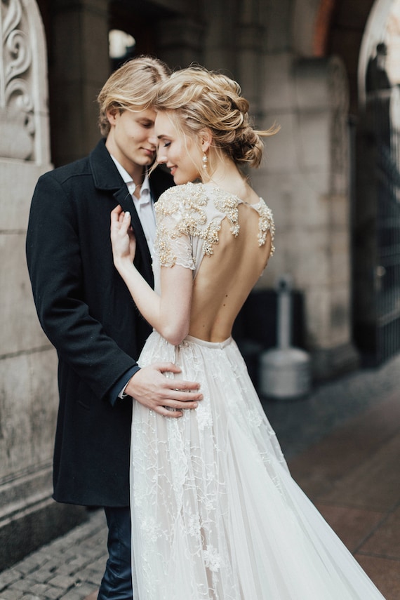 a line backless wedding dress