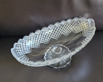 Grande coupe ancienne en cristal ovale ou de forme bateau sur pied avec un diamant taille éventail