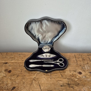 Edwardian sterling silver manicure set by Charles S. Green & Co., Birmingham 1911 in original fitted case
