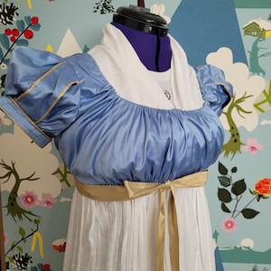 Giacca Spencer Regency in seta: blu pervinca, fascia dorata - stile Bridgerton