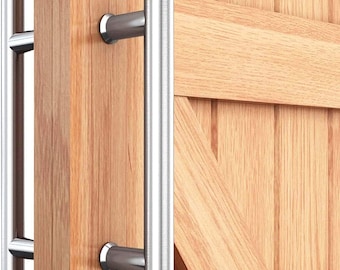 Puerta corredera de madera con espejo y tirador, ideal para duchas tipo granero. Disponible en acero inoxidable personalizable, de una o dos caras.
