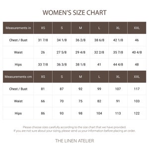 以下が含まれることがあります： 女性用サイズチャート。インチとセンチメートルでの測定値。XSからXXLまでのサイズについて、胸囲、ウエスト、ヒップの測定値が含まれています。下部のテキストには「サイズを慎重に選択してください...」と「THE LINEN ATELIER」と書かれています。