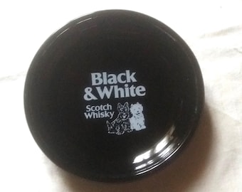 Vintage. Black & White Whisky. Change Dish: French black milkglass. Barware. Vide poche.