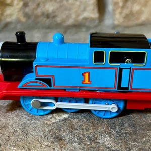 Trenino Thomas a batteria Tomy vintage del 2002, Trackmaster Limited Edition, in ottime condizioni, come nuovo, trenino giocattolo, GUARDA IL VIDEO