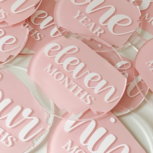 Carte mensili per bambini / Dischi per pietre miliari per neonati acrilici / Annuncio di nascita Hello World Photo Props