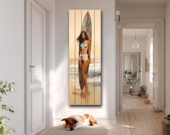 Puede incluir: Una obra de arte vertical en panel de madera que representa a una persona con una tabla de surf en una playa. La persona lleva un top azul y pantalones cortos blancos. La obra es de estilo acuarela, con una playa y un océano de fondo.