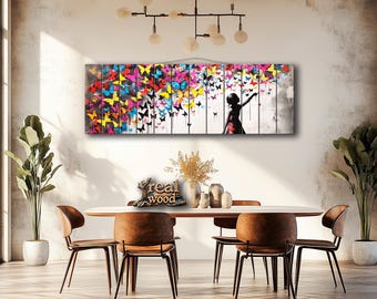 Meisje met vlinders graffiti gedrukt op hout, street art houtprint, muurkunst Banksy-stijl