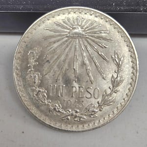1943 Un Peso .720 Silver bin#2
