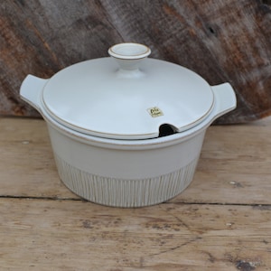 1 Midcentury Modern Dutch design FRIS Edam Cleopatra serving bowl made in Holland Nordic retro vintage Earthenware