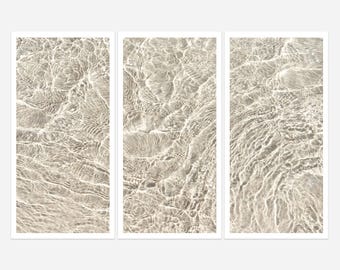 Fotografia Water Ripples – duży, neutralny, 3-częściowy obraz ścienny – zestaw 3 abstrakcyjnych wydruków artystycznych – duży beżowy tryptyk – dekoracja ścienna na plażę