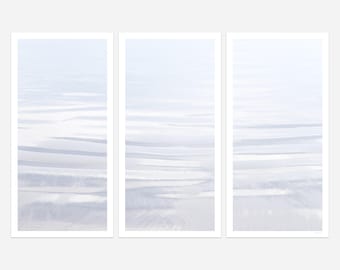 Abstrakcyjne wydruki artystyczne w dużych formatach – duży, oprawiony zestaw 3 elementów – niebieska dekoracja ścienna z motywem wybrzeża – tryptyk z fotografiami plażowymi – wielopanelowa sztuka ścienna