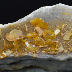 Wulfenite on hemimorphite - 292 grams - Mexico