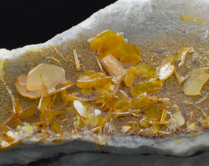 Wulfenite on hemimorphite - 292 grams - Mexico