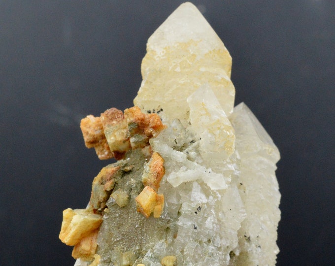 Quartz & Dolomite - 160 grams - Huanggang Fe-Sn deposit, Hexigten Banner, Chifeng City, Inner Mongolia, China