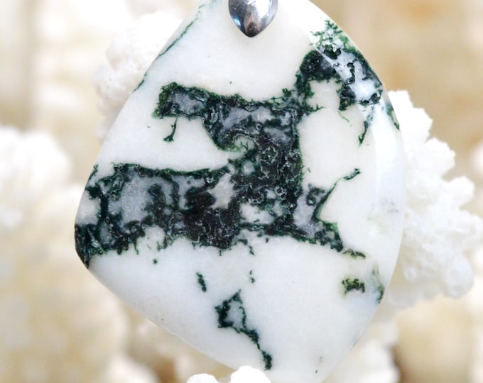 18 carat moss agate - natural stone cabochon pendant - Indonesia / AX78