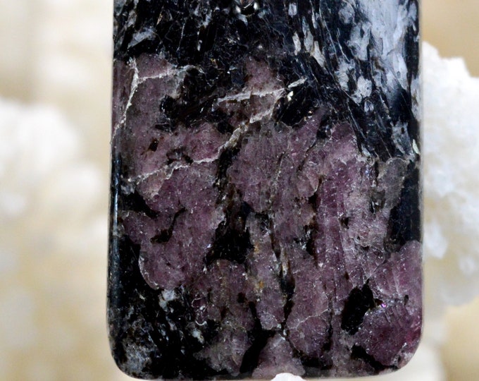Eudialyte 39 carats - natural stone cabochon pendant - Russia // REF U63