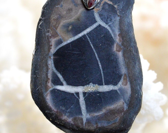 Septaria 60 carats - natural stone cabochon pendant - Morocco // Ref AQ42