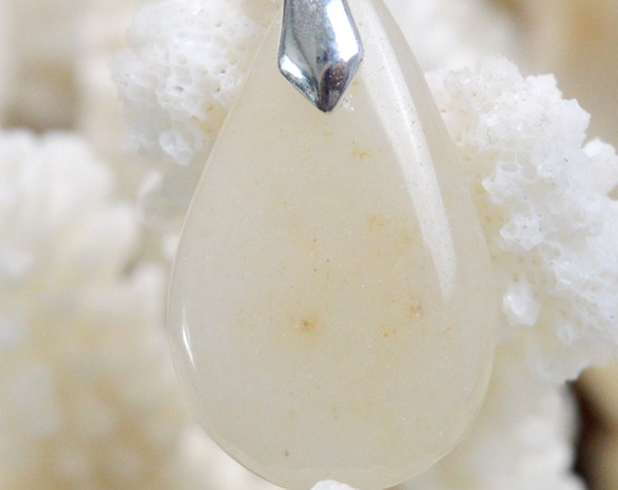17 carat yellow aventurine - natural stone cabochon pendant - Brazil // Ref X51