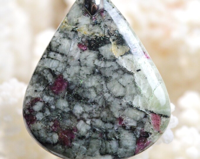 Eudialyte - 53 carats - natural stone cabochon pendant - Russia // BN72