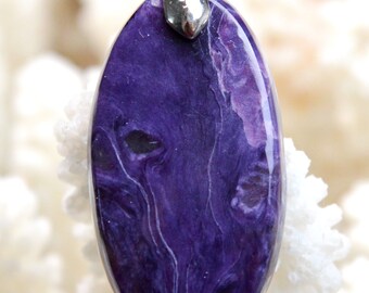 Charoite 45 carats Russie Ref AU16 pendentif cabochon pierre naturelle