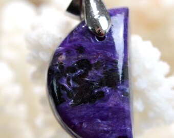 Charoite 45 carats Russie Ref AU16 pendentif cabochon pierre naturelle