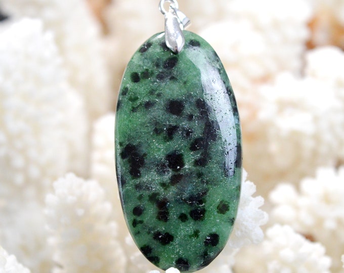 Zoisite 63 carats - natural stone cabochon pendant - Tanzania // DQ48