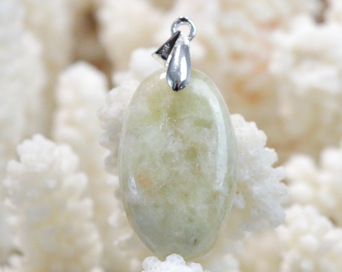 27 carat Beryl - natural stone cabochon pendant - Brazil / FJ32