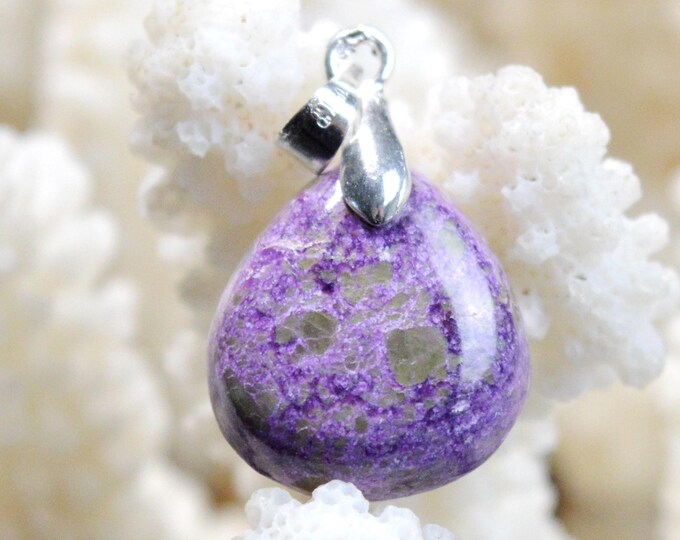 Stichtite & Serpentine 12 carat - natural stone cabochon pendant - Tasmania, Australia / FR23