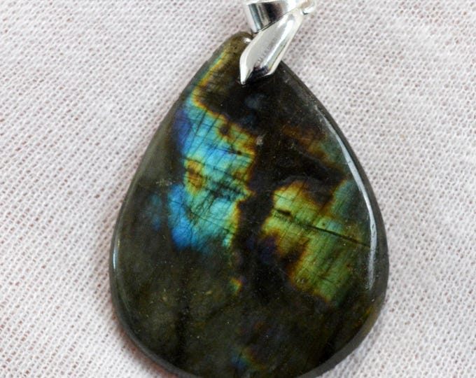 65 carat Labradorite - natural stone cabochon pendant - Madagascar / GC35