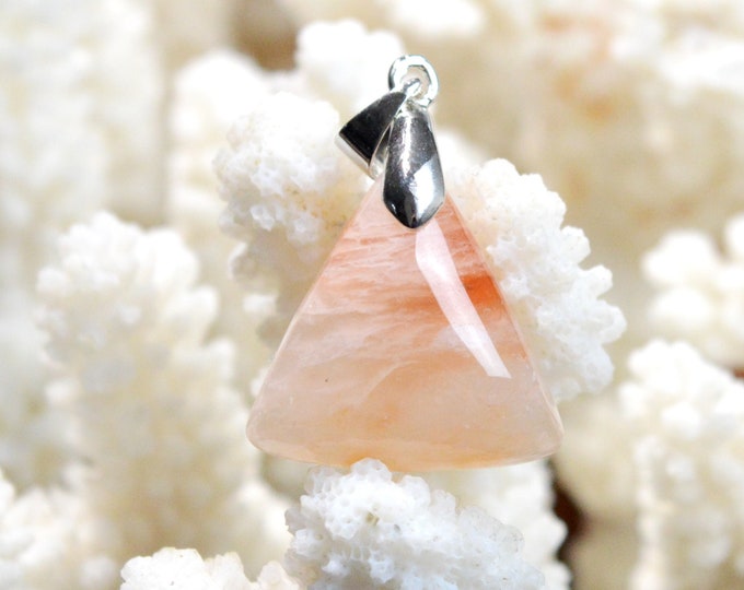 27 carat carnelian - natural stone cabochon pendant - Madagascar / FD97
