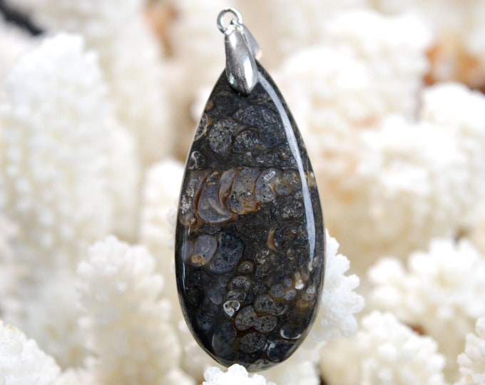 Turitelle agate 46 carats - natural stone cabochon pendant - USA // DO45